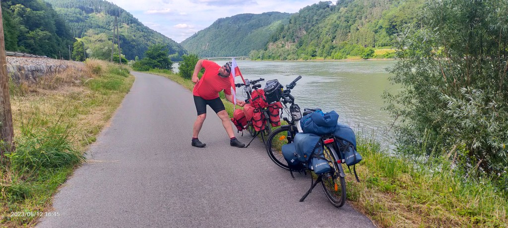 To było "W murowanej piwnicy..."